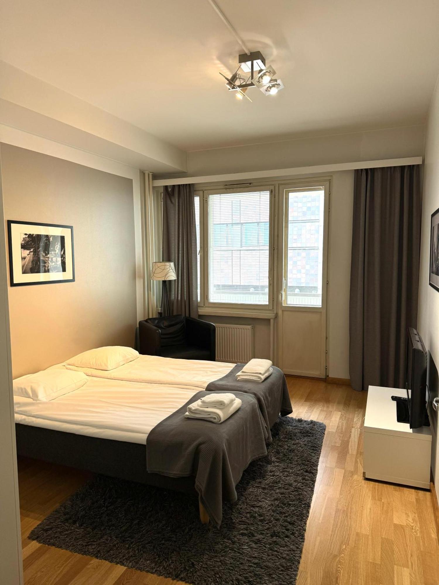 Kotimaailma Apartments Kamppi - 2Br In The City Center With Code Lock Helsinki Exterior foto